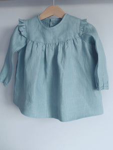 Korana linen long sleeves dress in sage green by Zekko Kids Clothes. Ruffles details on shoulders. Wooden buttons.